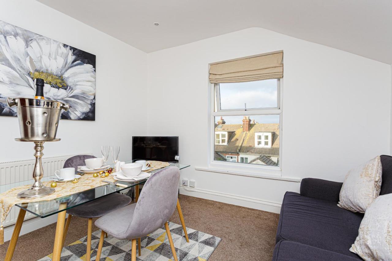 Luxury Granada Apartments - 1 & 2 Bed Flats W Free Parking Perfect For Contractors, Students Near The Beach Portsmouth Dış mekan fotoğraf
